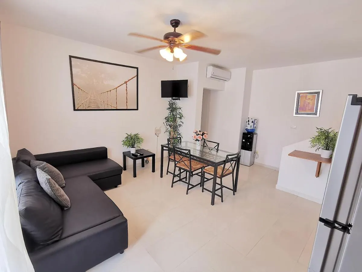 CASA CONFORTABLE 6 huéspedes EN LA PLAYA BAVARO WIFI BBQ Swimming Pool PARKING Apartamento Punta Cana